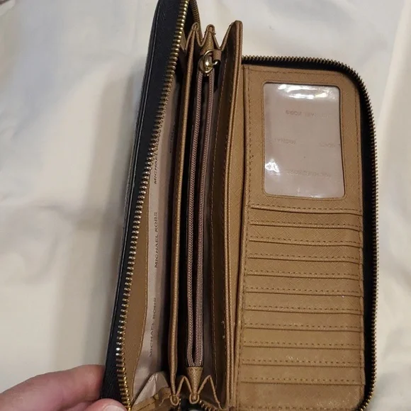 Michael Kors Black Wallet/Wristlet - Picture 3 of 8